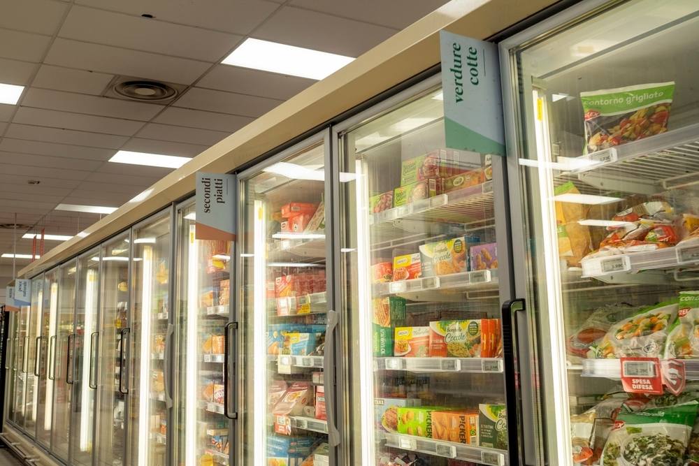 How to Maximise Shelf Space in Your Commercial Display Fridge? 